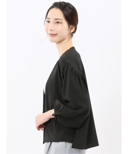 m.f.editorial（エムエフエディトリアル）の「【ストレッチ UVカット イージーケア】m.f.エディトリアル レディース ドライタッチ カルゼ シャツ アウター (セットアップ可能)（ノーカラージャケット・レディース・ベージュ/ブラック・MEDIUM/LARGE）」の6枚目の写真