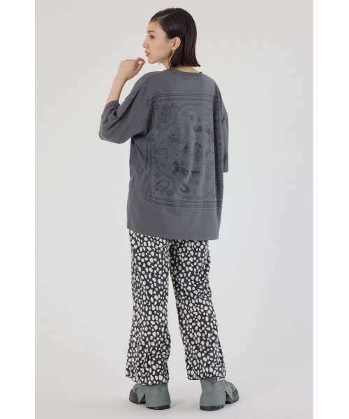RODEO CROWNS WIDE BOWL(ロデオクラウンズワイドボウル)の「バンダナピグメントTシャツ(Tシャツ/カットソー・レディース・チャコールグレー/ライトブルー/オフホワイト・FREE)」の19枚目の写真