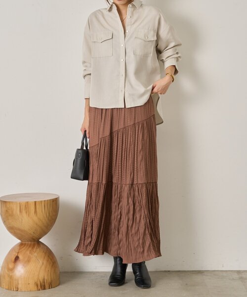 Jena espace merveilleux(ジェナ エスパスメルヴェイユ)の「【春まで着れる】袖タックダブルポケットシャツ(シャツ/ブラウス・レディース・チャコールグレー/ベージュ/ライトグレー・FREE)」の4枚目の写真