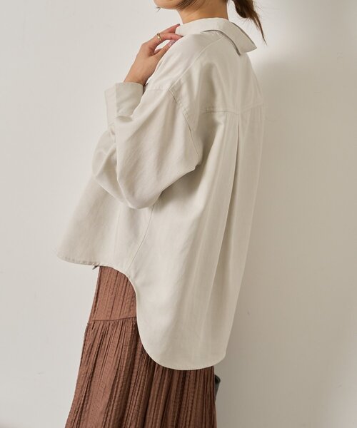 Jena espace merveilleux(ジェナ エスパスメルヴェイユ)の「【春まで着れる】袖タックダブルポケットシャツ(シャツ/ブラウス・レディース・チャコールグレー/ベージュ/ライトグレー・FREE)」の10枚目の写真