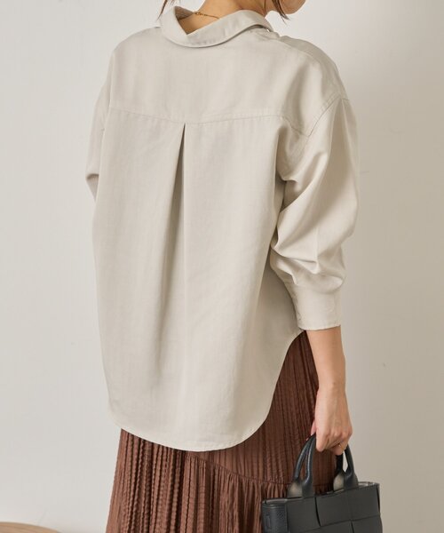 Jena espace merveilleux(ジェナ エスパスメルヴェイユ)の「【春まで着れる】袖タックダブルポケットシャツ(シャツ/ブラウス・レディース・チャコールグレー/ベージュ/ライトグレー・FREE)」の11枚目の写真
