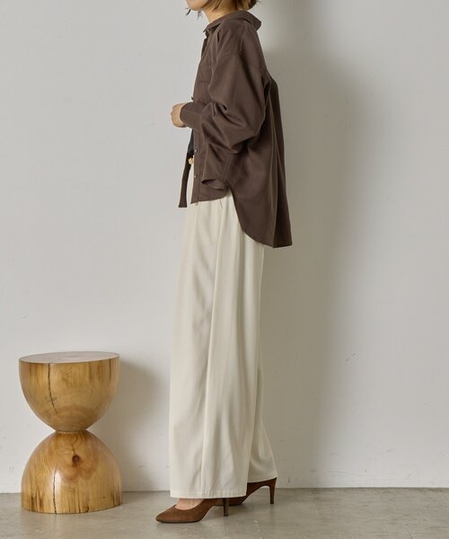 Jena espace merveilleux(ジェナ エスパスメルヴェイユ)の「【春まで着れる】袖タックダブルポケットシャツ(シャツ/ブラウス・レディース・チャコールグレー/ベージュ/ライトグレー・FREE)」の14枚目の写真