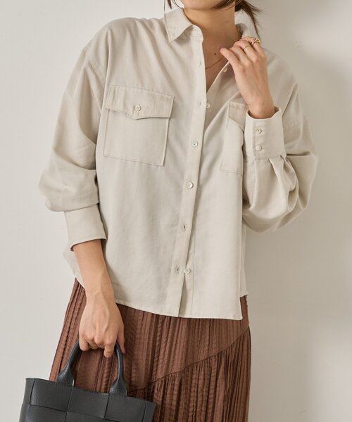 Jena espace merveilleux(ジェナ エスパスメルヴェイユ)の「【春まで着れる】袖タックダブルポケットシャツ(シャツ/ブラウス・レディース・チャコールグレー/ベージュ/ライトグレー・FREE)」の9枚目の写真