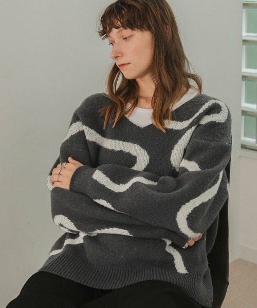 forksy.(フォルクシー)の「【forksy.】とろけるニュアンスラインオーバーサイズVネックニット(ニット/セーター・レディース・チャコール/オフホワイト/杢グレー/ダークネイビー/ブラウン・FREE)」の19枚目の写真