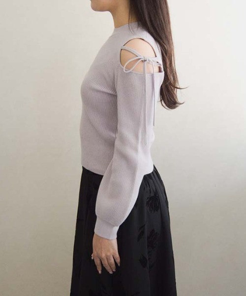 MISCH MASCH(ミッシュマッシュ)の「肩開きリボンニット(ニット/セーター・レディース・ブラック/ホワイト/ラベンダー・フリ-)」の17枚目の写真