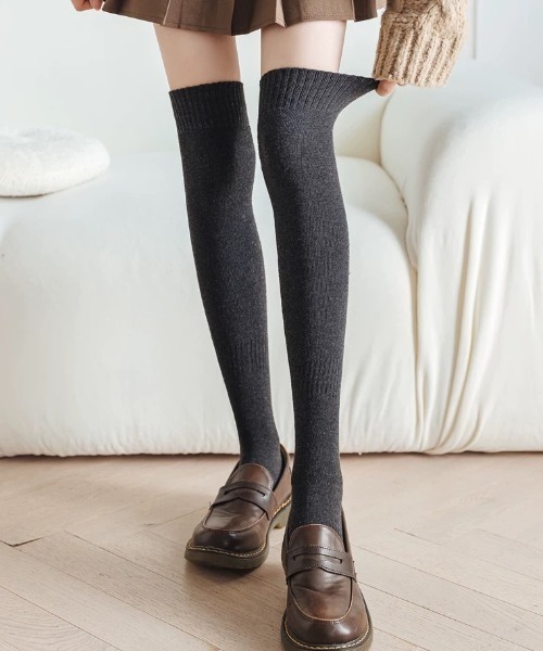 ampm（エーエムピーエム）の「あったか秋冬ニーハイソックス（ソックス/靴下・レディース・グレー/ブラウン/ブラック・FREE）」の2枚目の写真