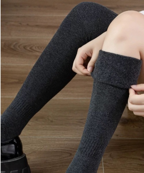 ampm（エーエムピーエム）の「あったか秋冬ニーハイソックス（ソックス/靴下・レディース・グレー/ブラウン/ブラック・FREE）」の6枚目の写真