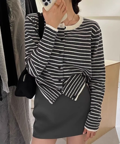 SallyLunn(サリーラン)の「クルーネックボーダーカーディガン(カーディガン/ボレロ・レディース・ホワイト/グレー・MEDIUM/LARGE)」の2枚目の写真