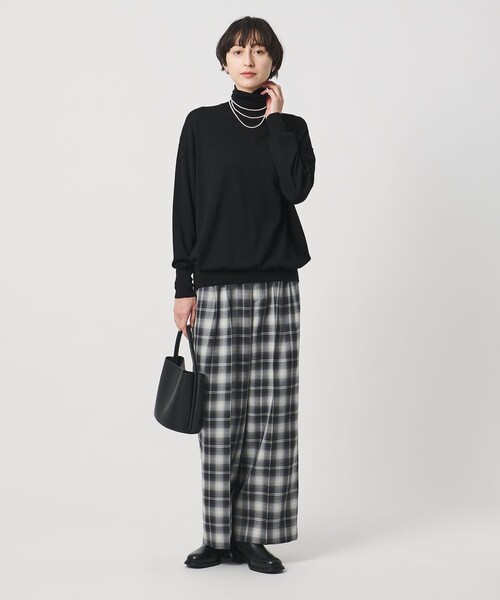 UNITED ARROWS（ユナイテッドアローズ）の「18G ウール タートルネック ニット ‐ウォッシャブル‐（ニット/セーター・レディース・オフホワイト/ブラック/ダークブラウン/ベージュ/ネイビー・FREE）」の14枚目の写真