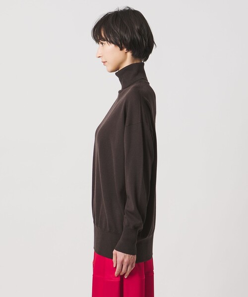 UNITED ARROWS（ユナイテッドアローズ）の「18G ウール タートルネック ニット ‐ウォッシャブル‐（ニット/セーター・レディース・オフホワイト/ブラック/ダークブラウン/ベージュ/ネイビー・FREE）」の20枚目の写真