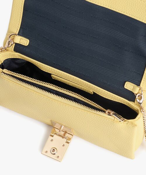 TOMMY HILFIGER（トミーヒルフィガー）の「フラップウォレットチェーンバッグ（ショルダーバッグ・レディース・イエロー・FREE）」の4枚目の写真