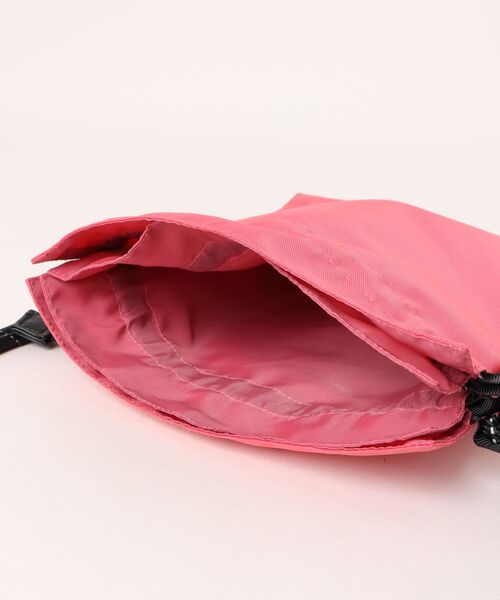 VANS（バンズ）の「VANS ヴァンズ Drawstring Shoulder Bag バッグ 125K7190100 PINK（ボディバッグ/ウエストポーチ・メンズ・ピンク・FREE）」の4枚目の写真
