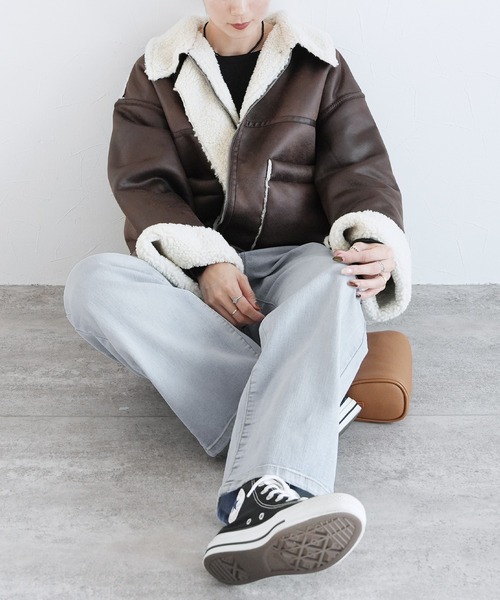 reca(レカ)の「飾り釦付き裏ゴムストレートデニムパンツ(デニムパンツ・レディース・グレー/ブルー/ネイビー/ライトブルー・M/L/LL)」の13枚目の写真