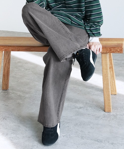 reca(レカ)の「飾り釦付き裏ゴムストレートデニムパンツ(デニムパンツ・レディース・グレー/ブルー/ネイビー/ライトブルー・M/L/LL)」の6枚目の写真