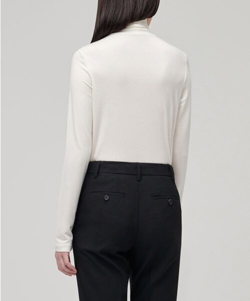 MUSINSA STANDARD WOMAN（ムシンサスタンダードウーマン）の「ウィメンズテンセルスリムタートルネックTシャツ[クリーム]（Tシャツ/カットソー・レディース・その他・SMALL/MEDIUM/LARGE/X-LARGE/X-SMALL）」の2枚目の写真