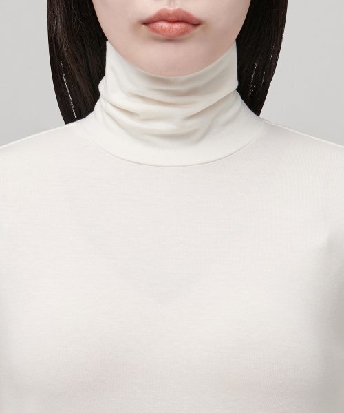 MUSINSA STANDARD WOMAN（ムシンサスタンダードウーマン）の「ウィメンズテンセルスリムタートルネックTシャツ[クリーム]（Tシャツ/カットソー・レディース・その他・SMALL/MEDIUM/LARGE/X-LARGE/X-SMALL）」の3枚目の写真