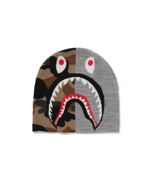 A BATHING APE（アベイシングエイプ）の「1ST CAMO SHARK KNIT CAP（ハット・メンズ・グレー/ブラック/レッド・FREE）」の3枚目の写真