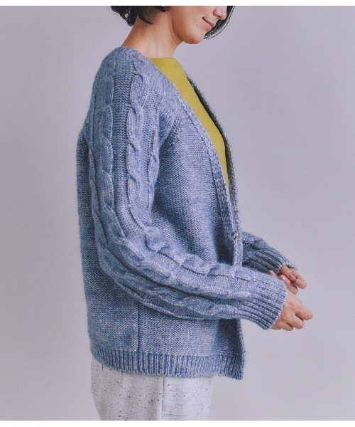 SIPULI（シプリ）の「Cotton Alpaca ケーブルラグランニットカーディガン（ニット/セーター・レディース・ベージュ/サックスブルー・2）」の10枚目の写真