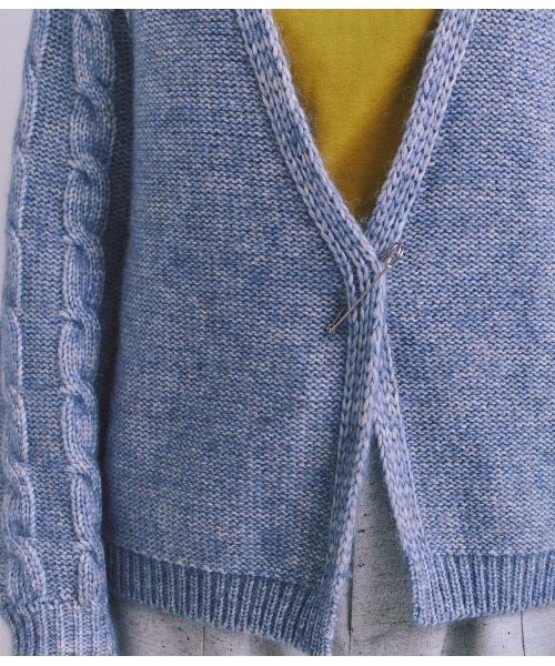 SIPULI（シプリ）の「Cotton Alpaca ケーブルラグランニットカーディガン（ニット/セーター・レディース・ベージュ/サックスブルー・2）」の19枚目の写真