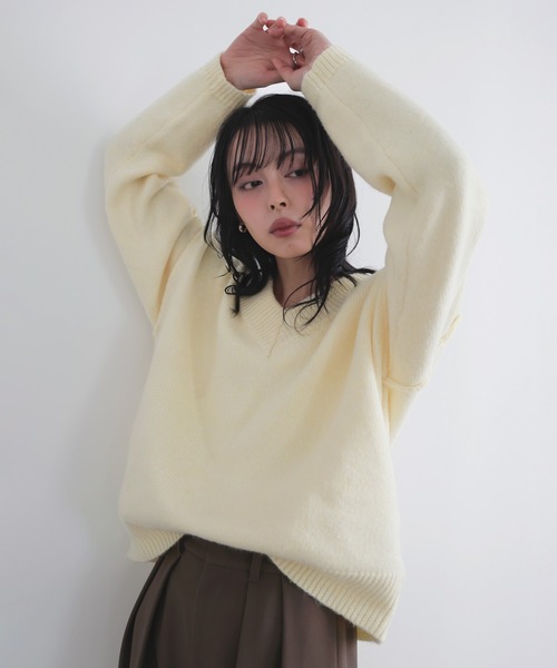 LIAN(リアン)の「Vネックニットセーター(ニット/セーター・レディース・グレー/ブラック/オフホワイト/イエロー・FREE)」の17枚目の写真