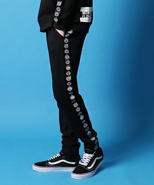 Monkey Flower(モンキーフラワー)の「共用エモジウェビングトラックスウェットパンツ/MF1WTP10U BLACK(スウェットパンツ・メンズ・その他・SMALL/LARGE)」の2枚目の写真