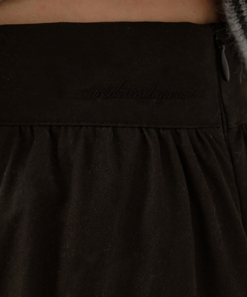 WEDNESDAYOASISFORWOMEN(ウェンズデー オアシス フォー ウーマン)の「スローフレアロングハーフバンディングスカート_BLACK(W25-SK02)(スカート・レディース・ブラック・SMALL/MEDIUM)」の4枚目の写真
