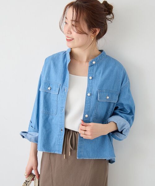 le.coeur blanc（ルクールブラン）の「スタンドネックパールボタンシャツ（シャツ/ブラウス・レディース・ダークグレー/イエロー/オフホワイト/サックスブルー/ピンク・38）」の4枚目の写真