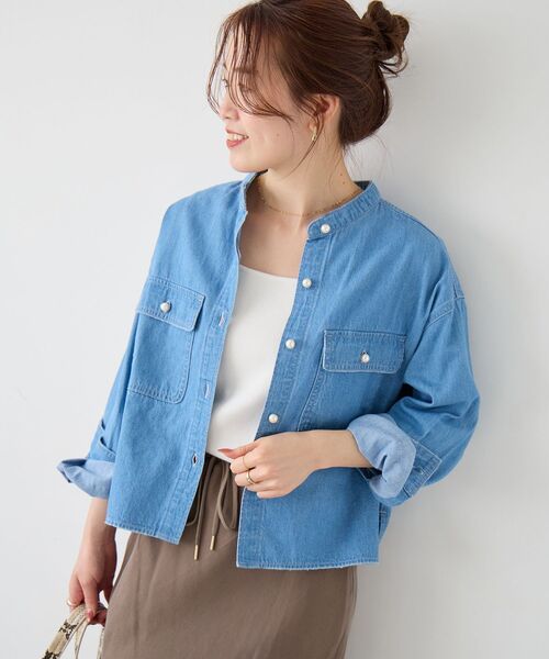 le.coeur blanc(ルクールブラン)の「スタンドネックパールボタンシャツ(シャツ/ブラウス・レディース・ダークグレー/イエロー/オフホワイト/サックスブルー/ピンク・38)」の9枚目の写真