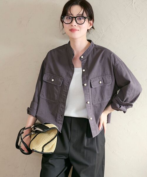 le.coeur blanc（ルクールブラン）の「スタンドネックパールボタンシャツ（シャツ/ブラウス・レディース・ダークグレー/イエロー/オフホワイト/サックスブルー/ピンク・38）」の13枚目の写真