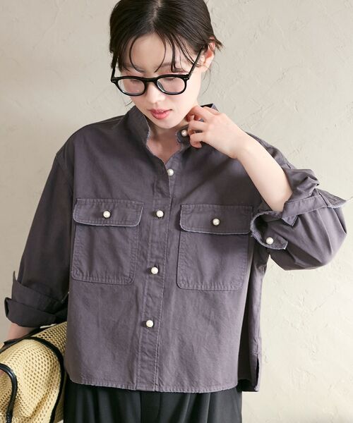 le.coeur blanc（ルクールブラン）の「スタンドネックパールボタンシャツ（シャツ/ブラウス・レディース・ダークグレー/イエロー/オフホワイト/サックスブルー/ピンク・38）」の14枚目の写真