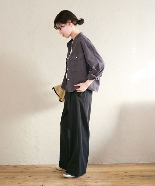 le.coeur blanc（ルクールブラン）の「スタンドネックパールボタンシャツ（シャツ/ブラウス・レディース・ダークグレー/イエロー/オフホワイト/サックスブルー/ピンク・38）」の21枚目の写真