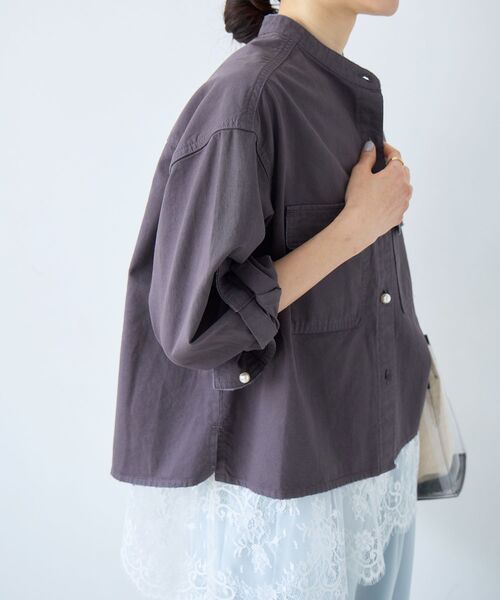 le.coeur blanc（ルクールブラン）の「スタンドネックパールボタンシャツ（シャツ/ブラウス・レディース・ダークグレー/イエロー/オフホワイト/サックスブルー/ピンク・38）」の17枚目の写真