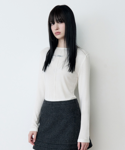 ROLAROLA(ロラロラ)の「LINE DETAIL WOOL LONG SLEEVE IVORY(Tシャツ/カットソー・レディース・アイボリー・M/S)」の2枚目の写真