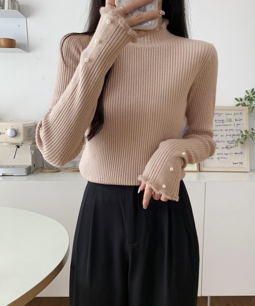 Girly Doll(ガーリードール)の「ハイネック袖パールボタンリブニット(ニット/セーター・レディース・ブラック/モカ/ベージュ・FREE)」の13枚目の写真