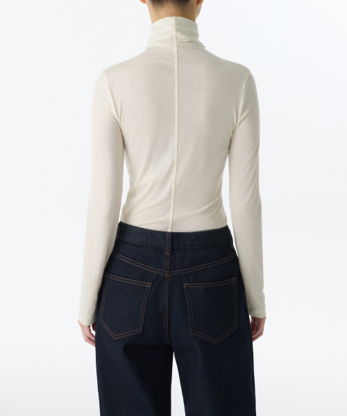 MUSINSA STANDARD WOMAN（ムシンサスタンダードウーマン）の「ウィメンズウールテンセルスリムタートルネック長袖Tシャツ[クリーム]（Tシャツ/カットソー・レディース・その他・X-SMALL/SMALL/MEDIUM/LARGE）」の22枚目の写真