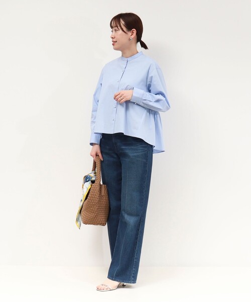 MICO COULIER（ミコクリエ）の「パール釦ペプラムブラウス（シャツ/ブラウス・レディース・グレー系その他/サックスブルー/ホワイト・38）」の6枚目の写真