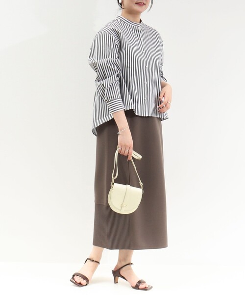 MICO COULIER（ミコクリエ）の「パール釦ペプラムブラウス（シャツ/ブラウス・レディース・グレー系その他/サックスブルー/ホワイト・38）」の11枚目の写真