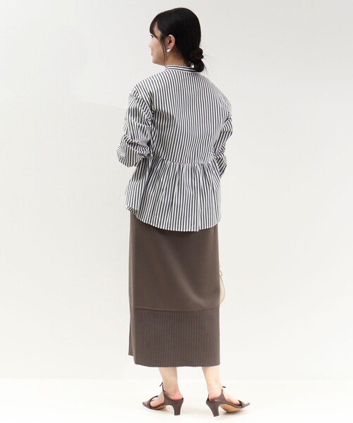 MICO COULIER（ミコクリエ）の「パール釦ペプラムブラウス（シャツ/ブラウス・レディース・グレー系その他/サックスブルー/ホワイト・38）」の15枚目の写真