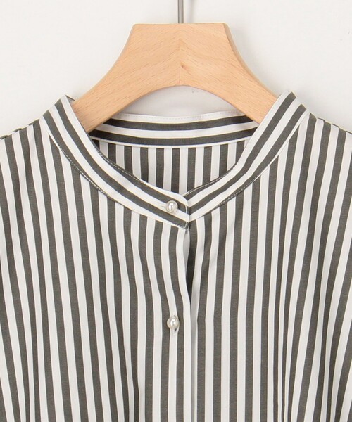 MICO COULIER（ミコクリエ）の「パール釦ペプラムブラウス（シャツ/ブラウス・レディース・グレー系その他/サックスブルー/ホワイト・38）」の21枚目の写真