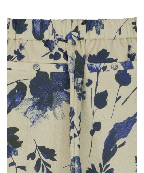 Ameri(アメリ)の「GRAINY FLOWER STRAIGHT PANTS(その他パンツ・レディース・アイボリー/ブラック・SMALL/MEDIUM)」の16枚目の写真