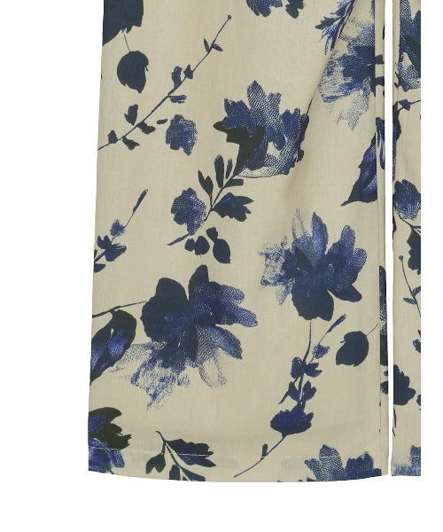 Ameri(アメリ)の「GRAINY FLOWER STRAIGHT PANTS(その他パンツ・レディース・アイボリー/ブラック・SMALL/MEDIUM)」の17枚目の写真