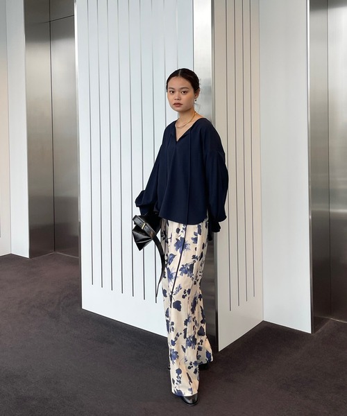 Ameri(アメリ)の「GRAINY FLOWER STRAIGHT PANTS(その他パンツ・レディース・アイボリー/ブラック・SMALL/MEDIUM)」の6枚目の写真