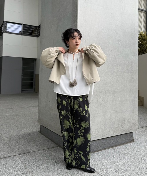 Ameri(アメリ)の「GRAINY FLOWER STRAIGHT PANTS(その他パンツ・レディース・アイボリー/ブラック・SMALL/MEDIUM)」の9枚目の写真