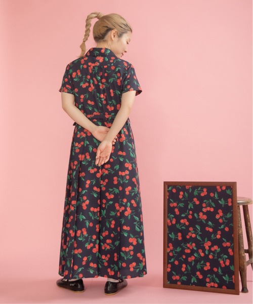 Dot&Stripes CHILD WOMAN(ドットアンドストライプス チャイルドウーマン)の「チェリープリント プリーツ半袖シャツワンピース(ワンピース・レディース・ネイビー/レッド・FREE)」の18枚目の写真