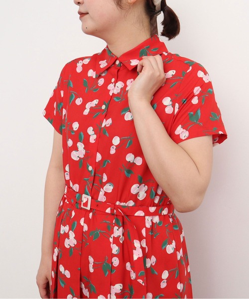 Dot&Stripes CHILD WOMAN(ドットアンドストライプス チャイルドウーマン)の「チェリープリント プリーツ半袖シャツワンピース(ワンピース・レディース・ネイビー/レッド・FREE)」の8枚目の写真