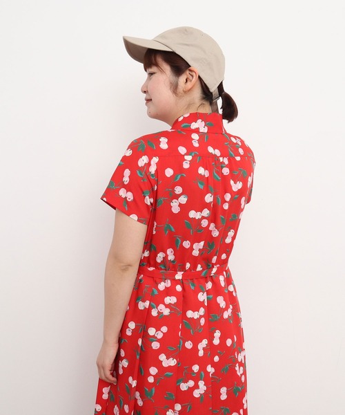 Dot&Stripes CHILD WOMAN(ドットアンドストライプス チャイルドウーマン)の「チェリープリント プリーツ半袖シャツワンピース(ワンピース・レディース・ネイビー/レッド・FREE)」の7枚目の写真