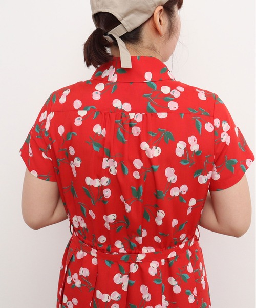 Dot&Stripes CHILD WOMAN(ドットアンドストライプス チャイルドウーマン)の「チェリープリント プリーツ半袖シャツワンピース(ワンピース・レディース・ネイビー/レッド・FREE)」の11枚目の写真