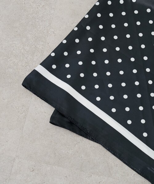 mystic（ミスティック）の「ドットサテンスカーフ（バンダナ/スカーフ・レディース・ブラック・ONE SIZE）」の2枚目の写真