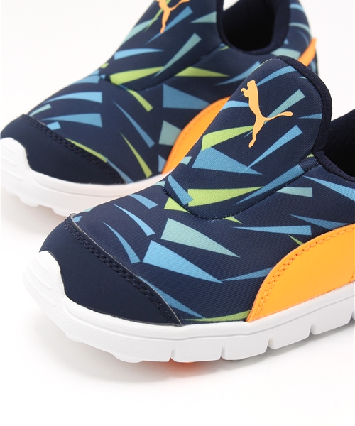 PUMA（プーマ）の「プーマバオ スリッポン グラフィック キッズ (KIDS)（スリッポン・キッズ・レッド/ライトブルー/ブルー/ネイビー・16.0cm/12cm/19.0cm/21.0cm/18.0cm/20.0cm/15.0cm/17.0cm/13cm/14cm）」の5枚目の写真