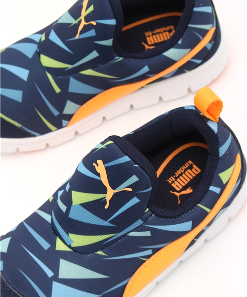 PUMA（プーマ）の「プーマバオ スリッポン グラフィック キッズ (KIDS)（スリッポン・キッズ・レッド/ライトブルー/ブルー/ネイビー・16.0cm/12cm/19.0cm/21.0cm/18.0cm/20.0cm/15.0cm/17.0cm/13cm/14cm）」の6枚目の写真